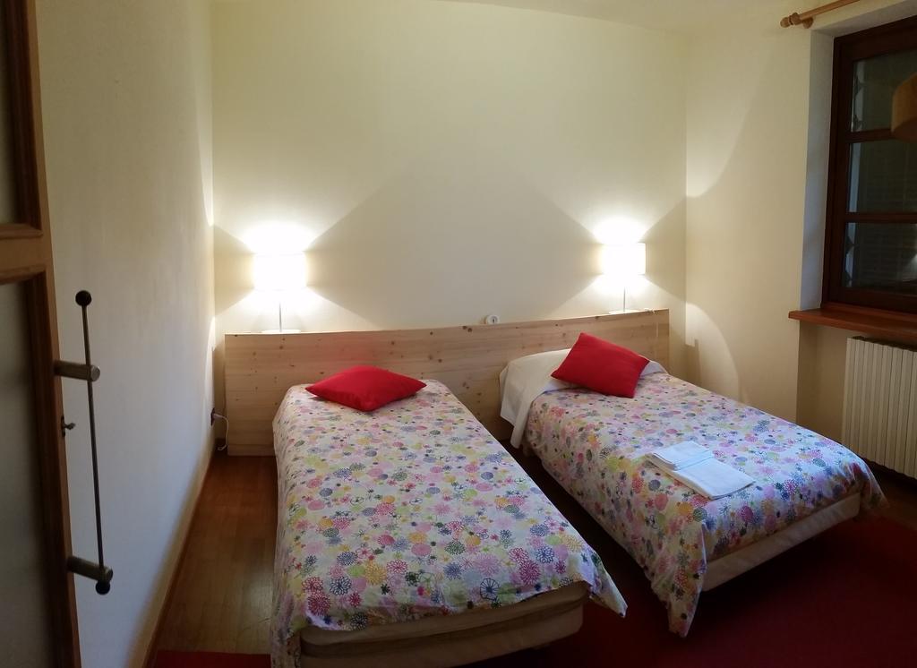 알바 La Casa In Collina 아파트 외부 사진
