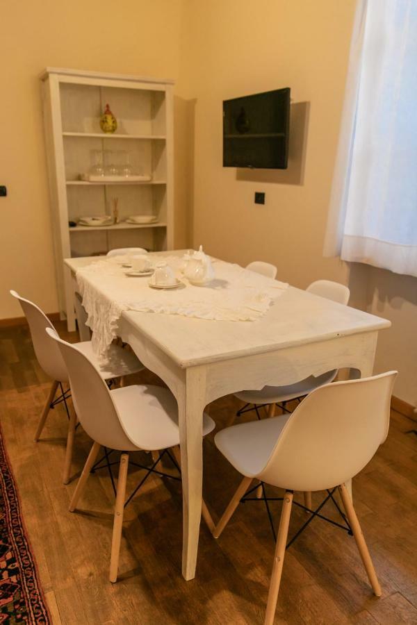 알바 La Casa In Collina 아파트 외부 사진